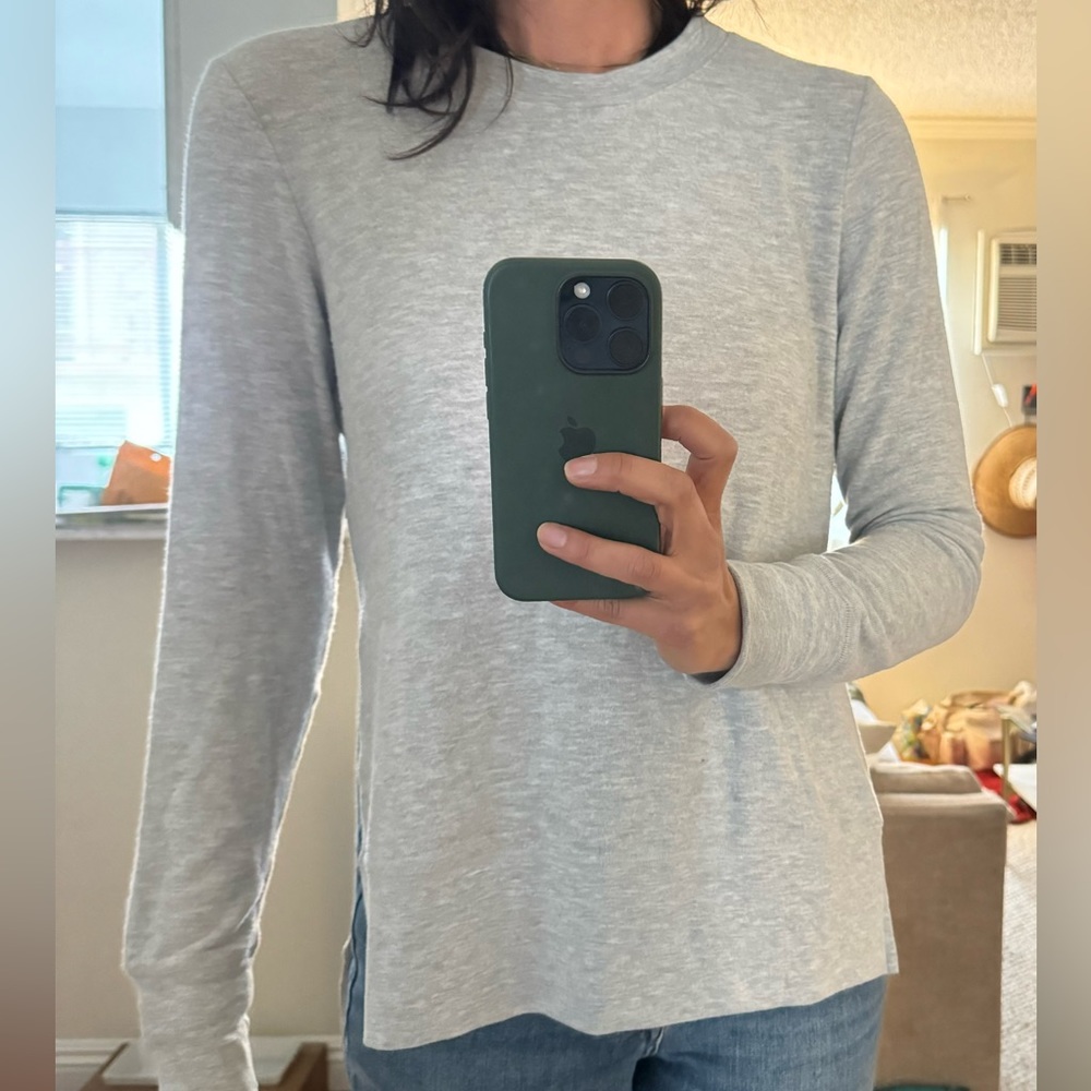Alo long sleeve shirt grey. With side slit
